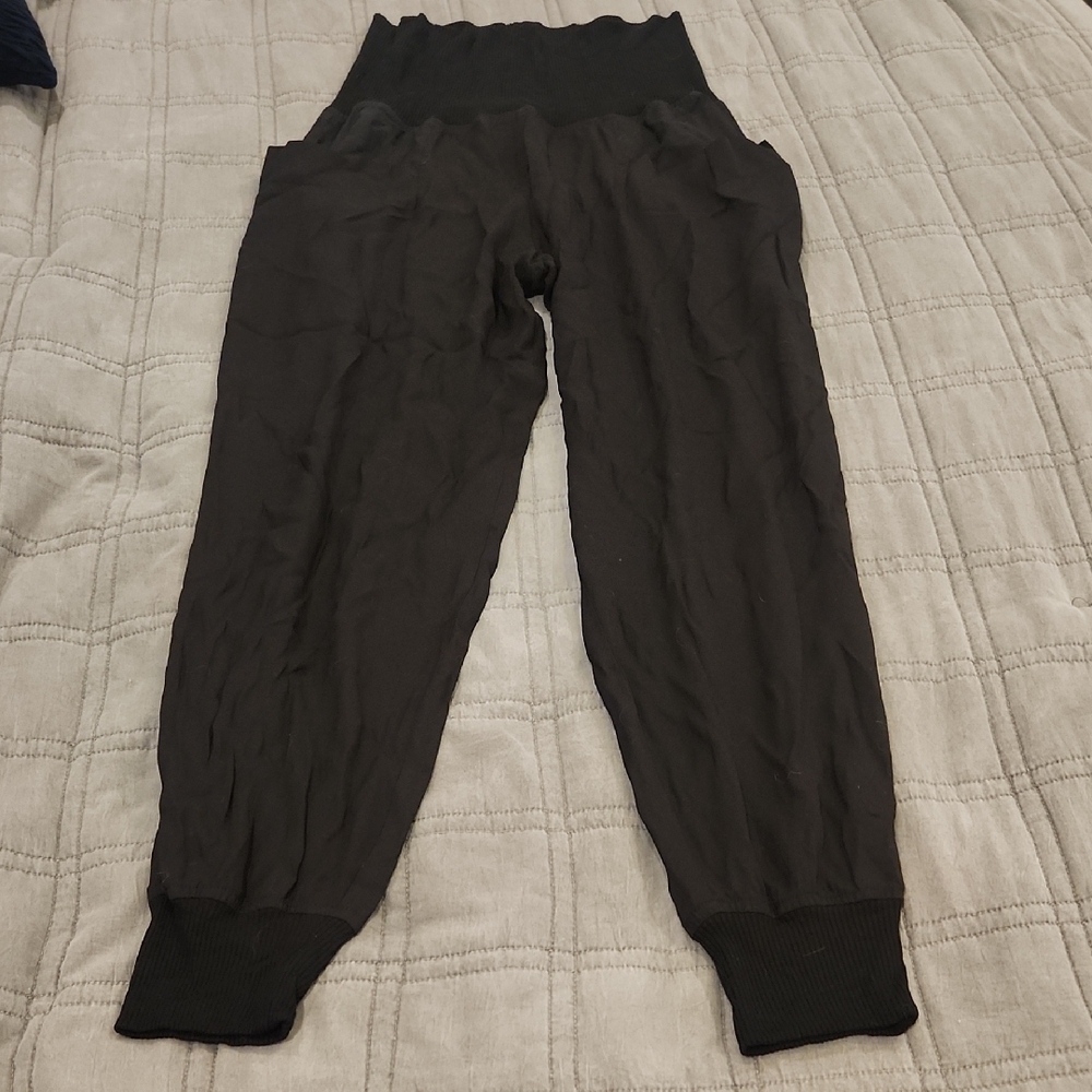 French Connection Black Cropped Pants Size 6!